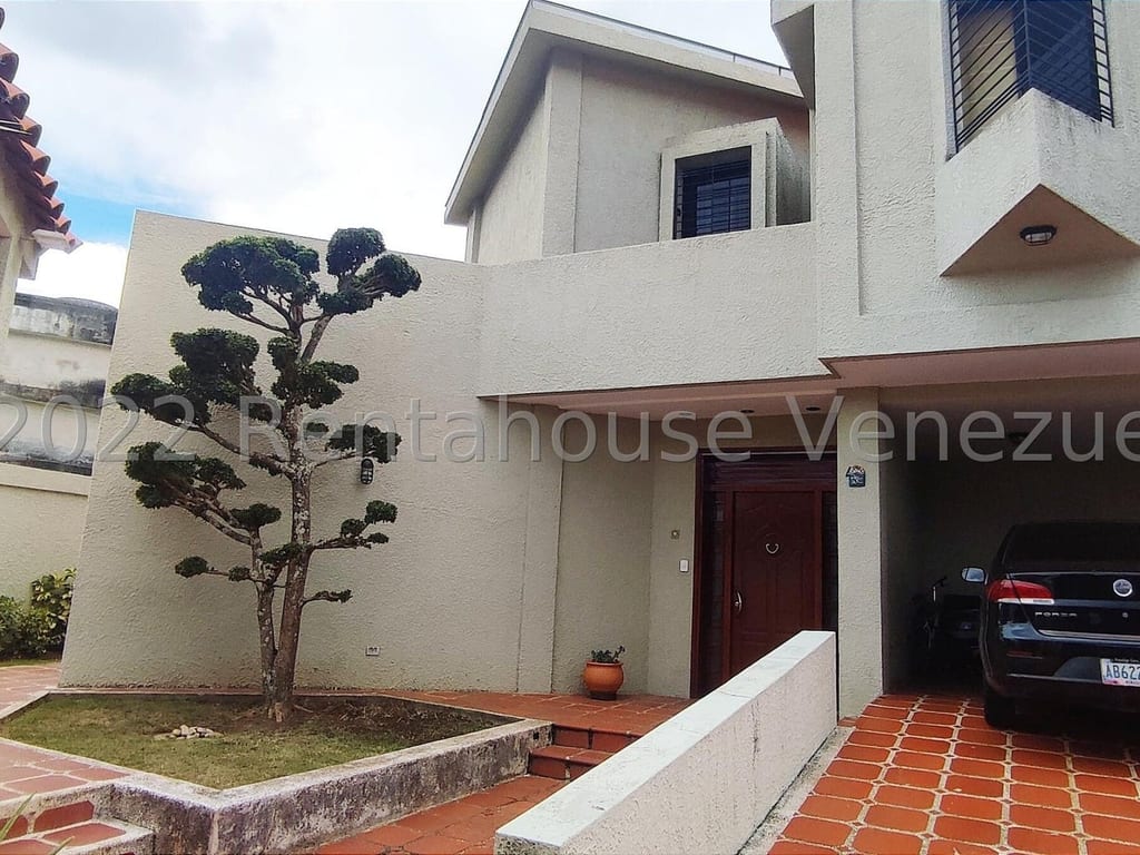 House in El Cafetal, Caracas - 1