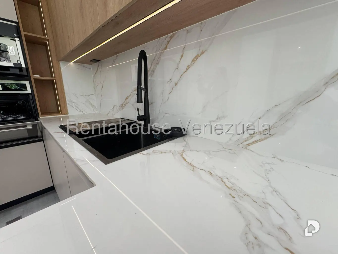 Apartamento en Santa Fe Norte, Caracas – 62