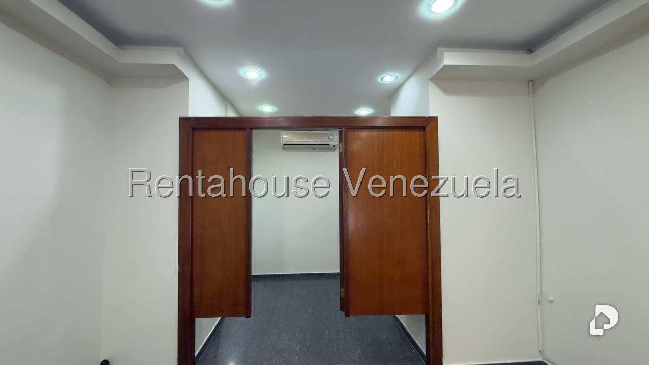 Local comercial en El Paraíso, Caracas – 18