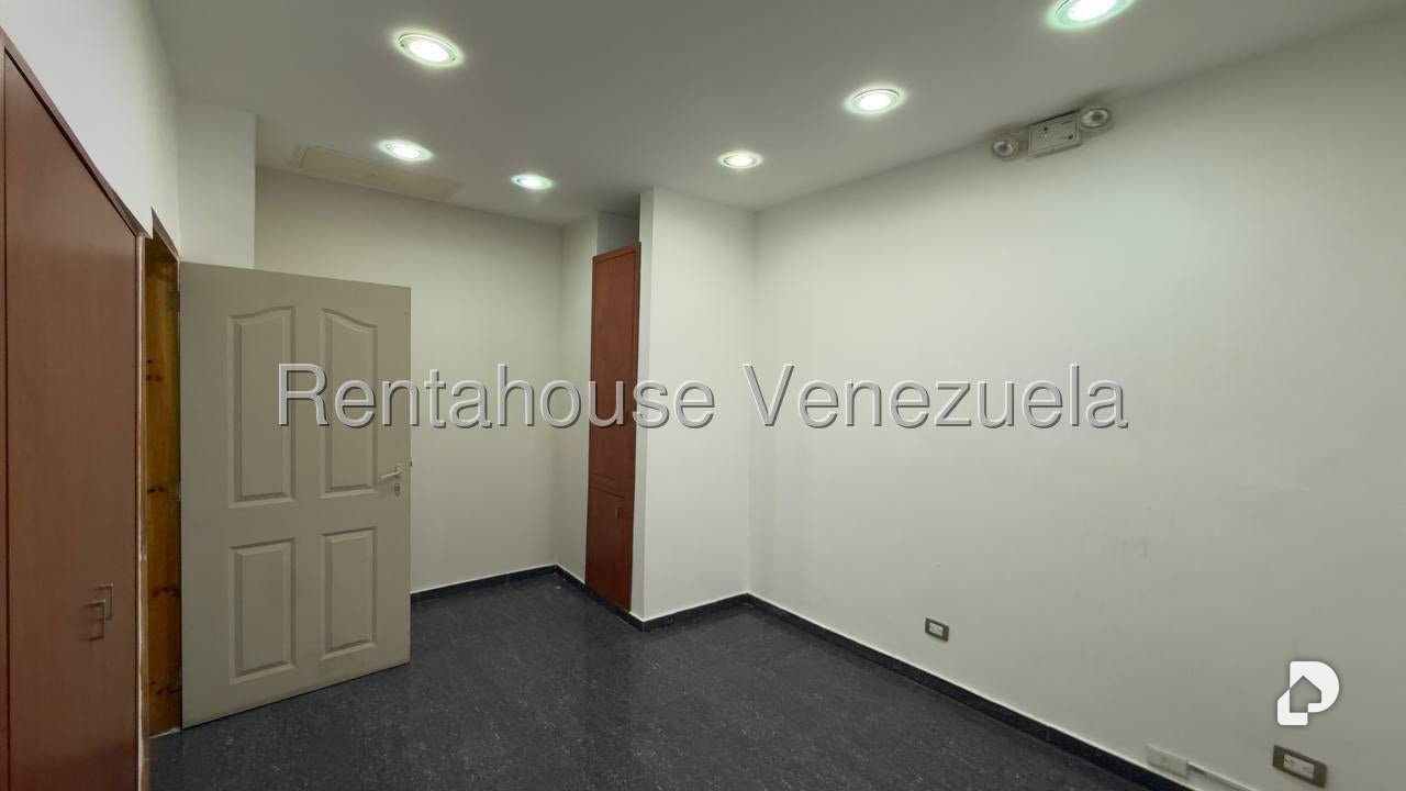 Local comercial en El Paraíso, Caracas – 21