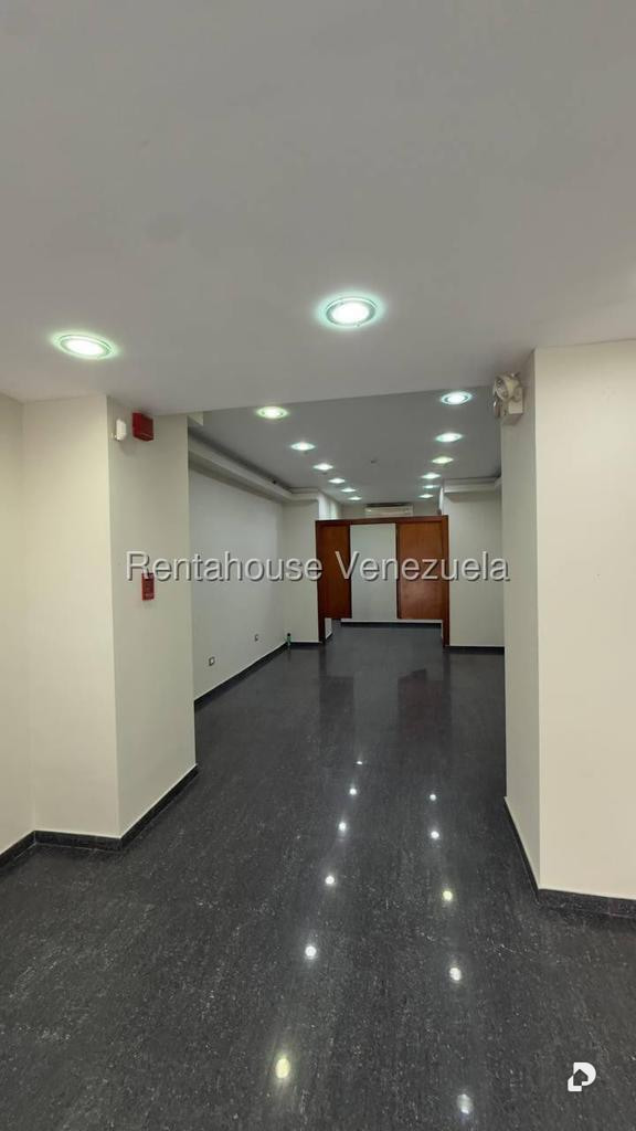 Local comercial en El Paraíso, Caracas – 30