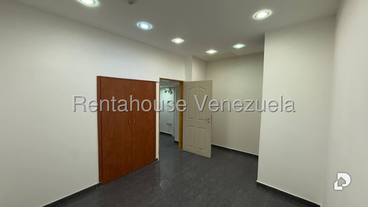 Local comercial en El Paraíso, Caracas – 19