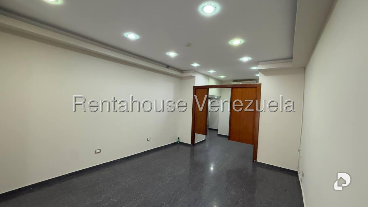 Local comercial en El Paraíso, Caracas – 13
