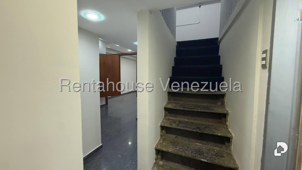 Local comercial en El Paraíso, Caracas – 23