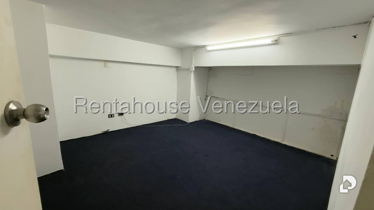Local comercial en El Paraíso, Caracas – 24