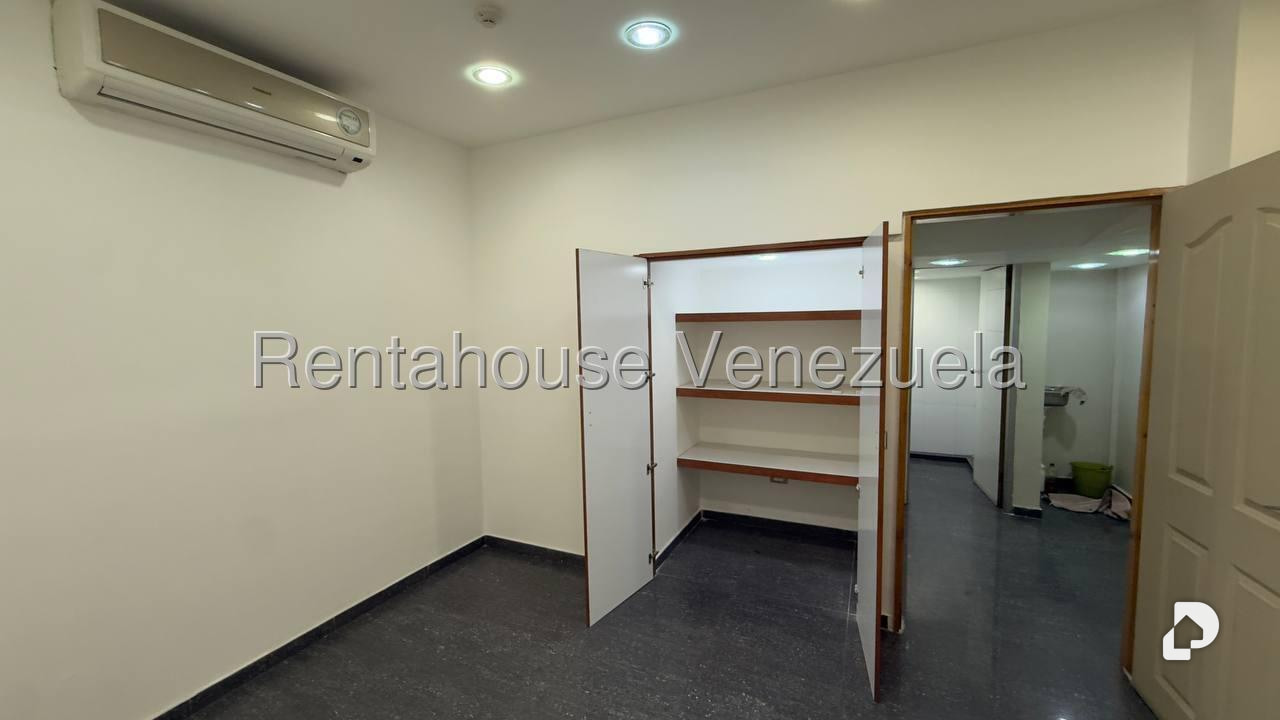 Local comercial en El Paraíso, Caracas – 22