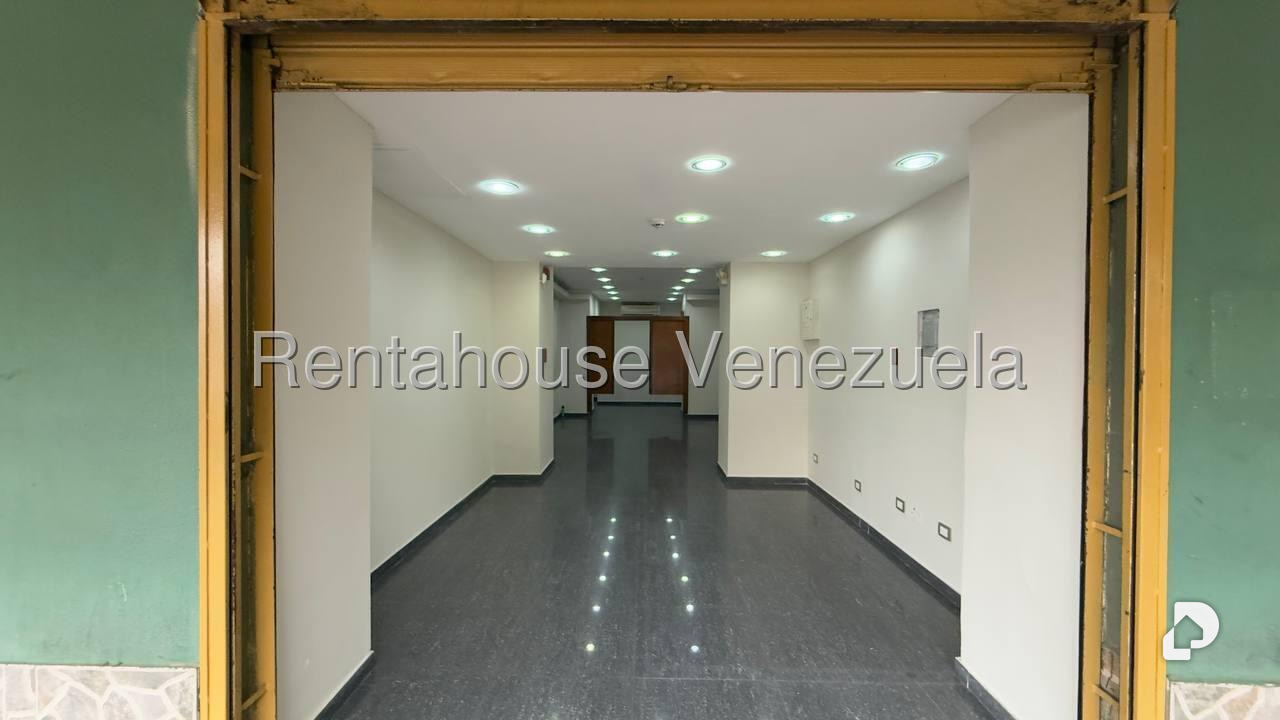 Local comercial en El Paraíso, Caracas – 12