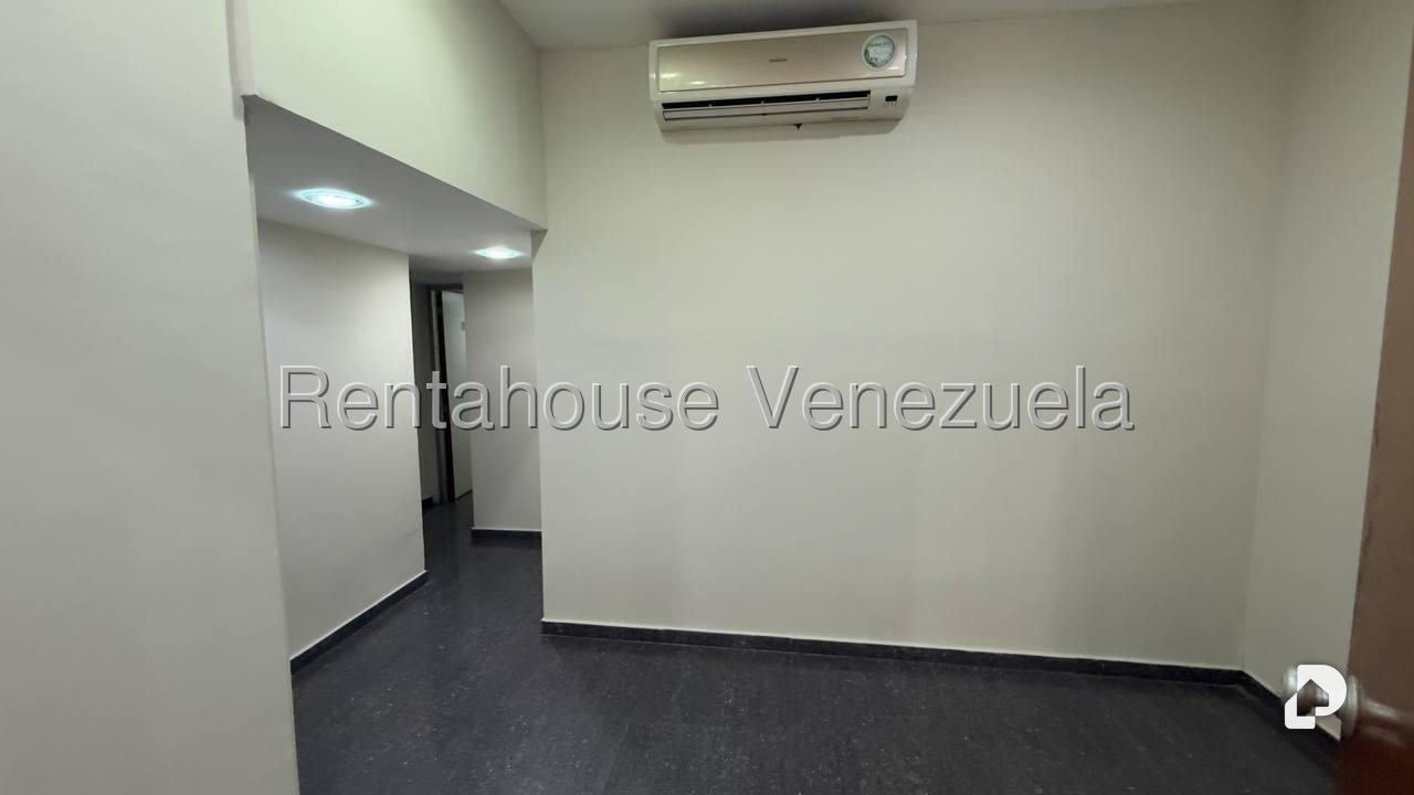 Local comercial en El Paraíso, Caracas – 15