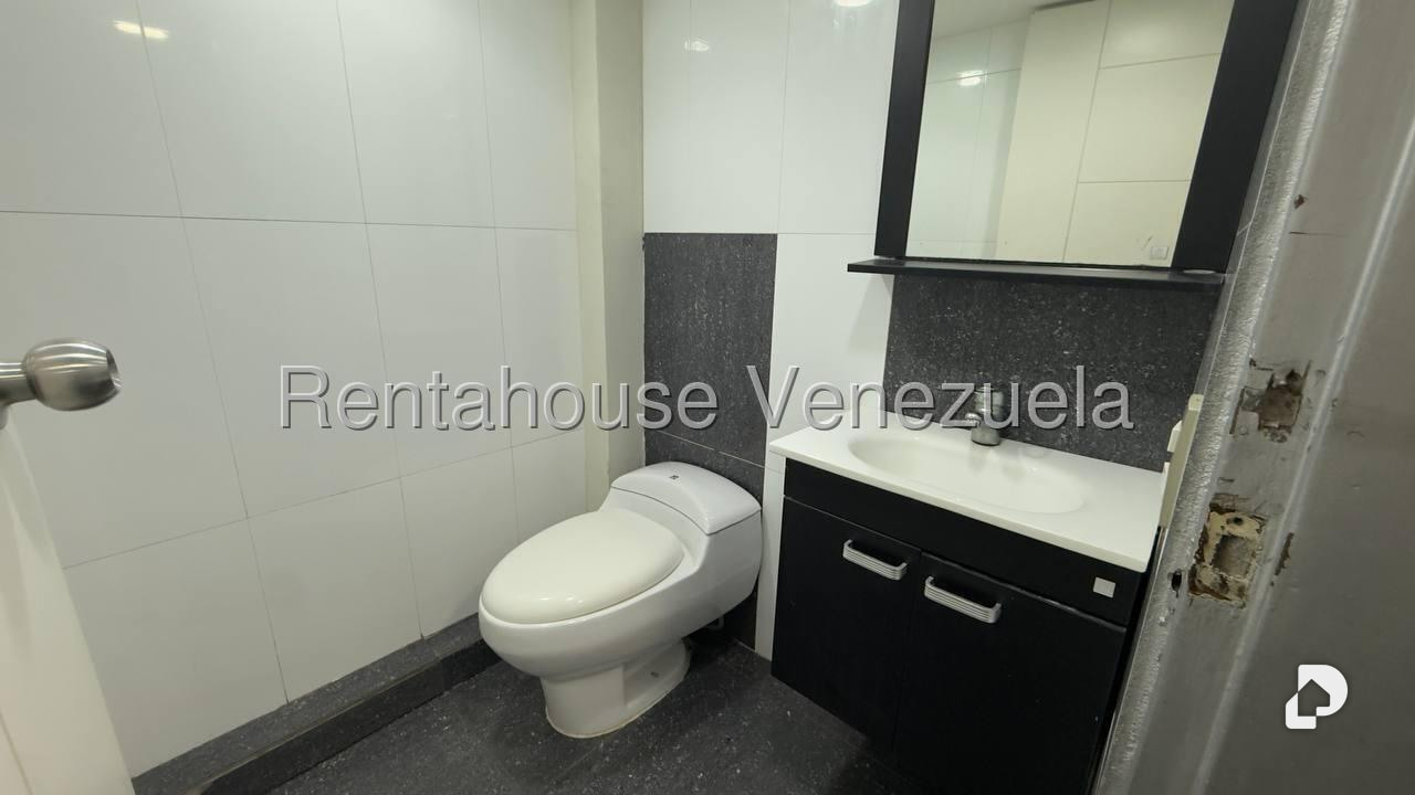 Local comercial en El Paraíso, Caracas – 28