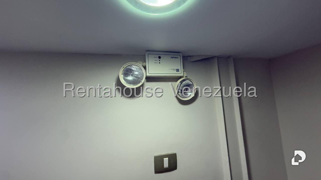 Local comercial en El Paraíso, Caracas – 17