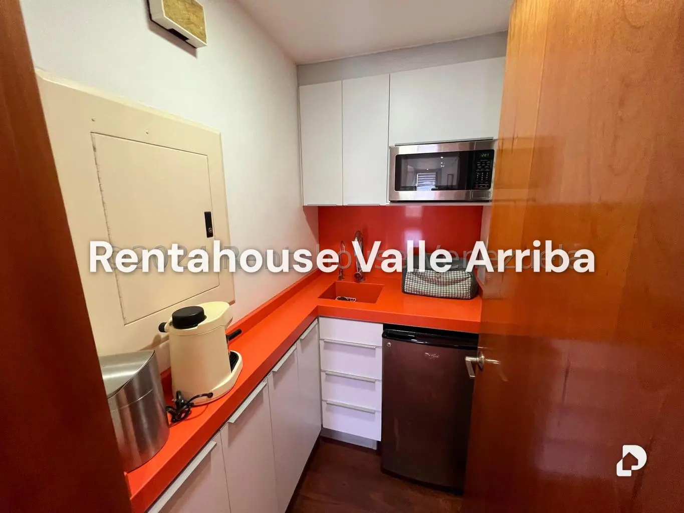 Apartamento en Los Palos Grandes, Caracas – 28