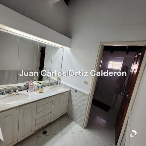 Casa en Cumbres de Curumo, Caracas – 19