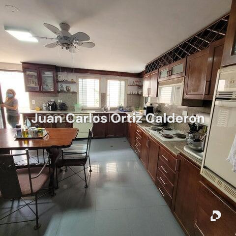 Casa en Cumbres de Curumo, Caracas – 10