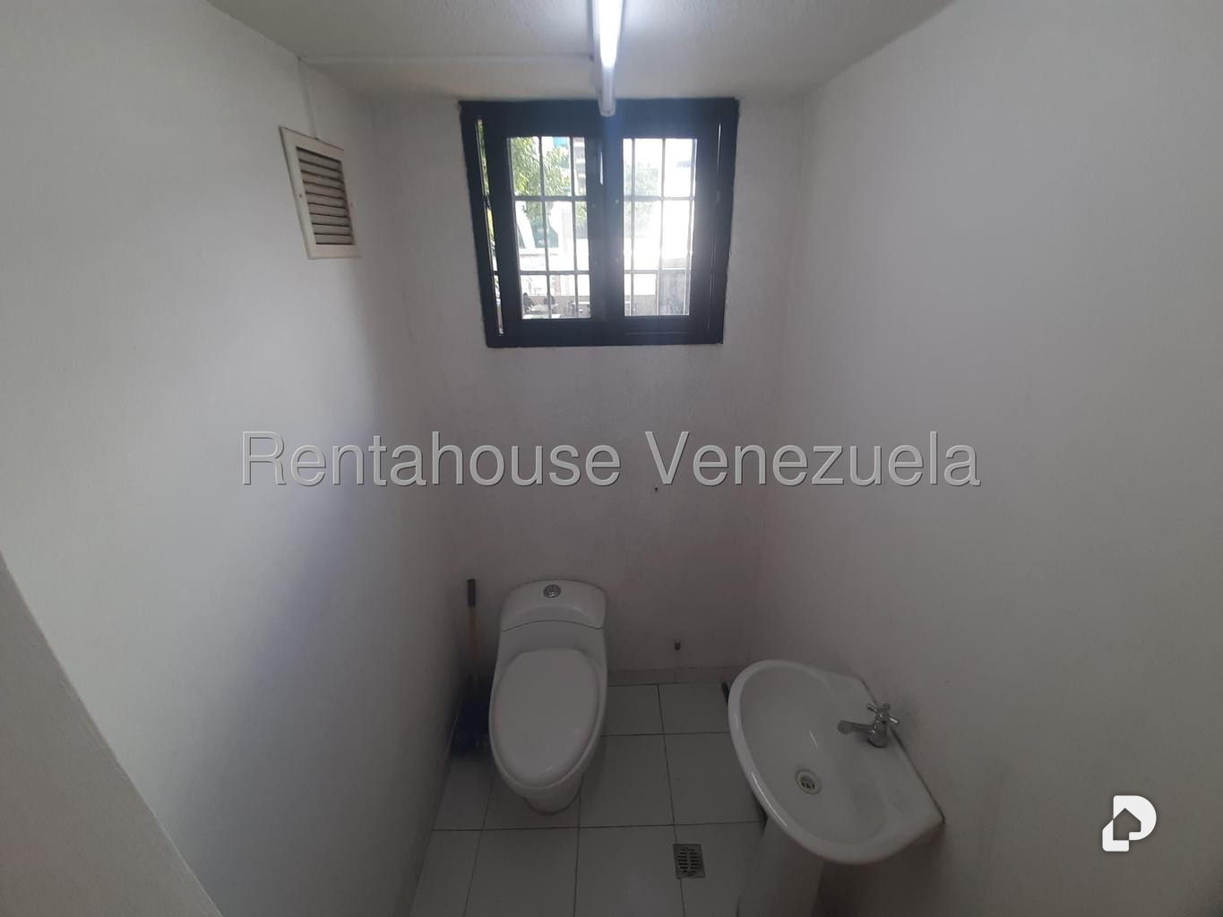 Oficina en Las Mercedes, Caracas – 14