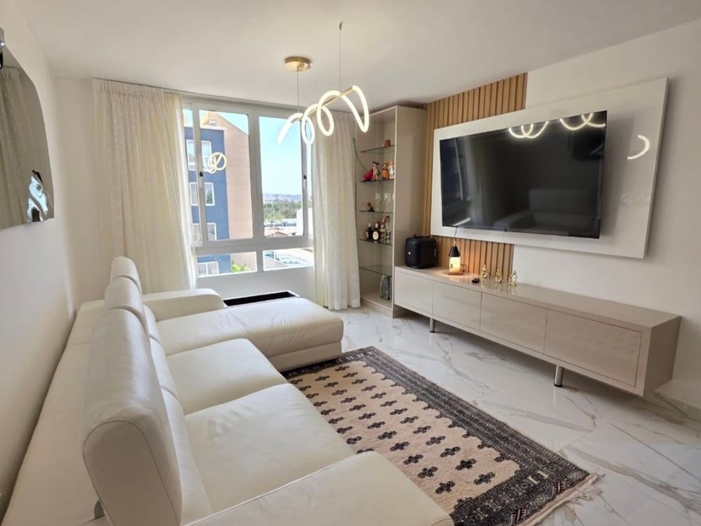 Apartamento en Res. Entremares - Av. Américo Vespucio, Complejo Turístico El Morro, Lechería - 1