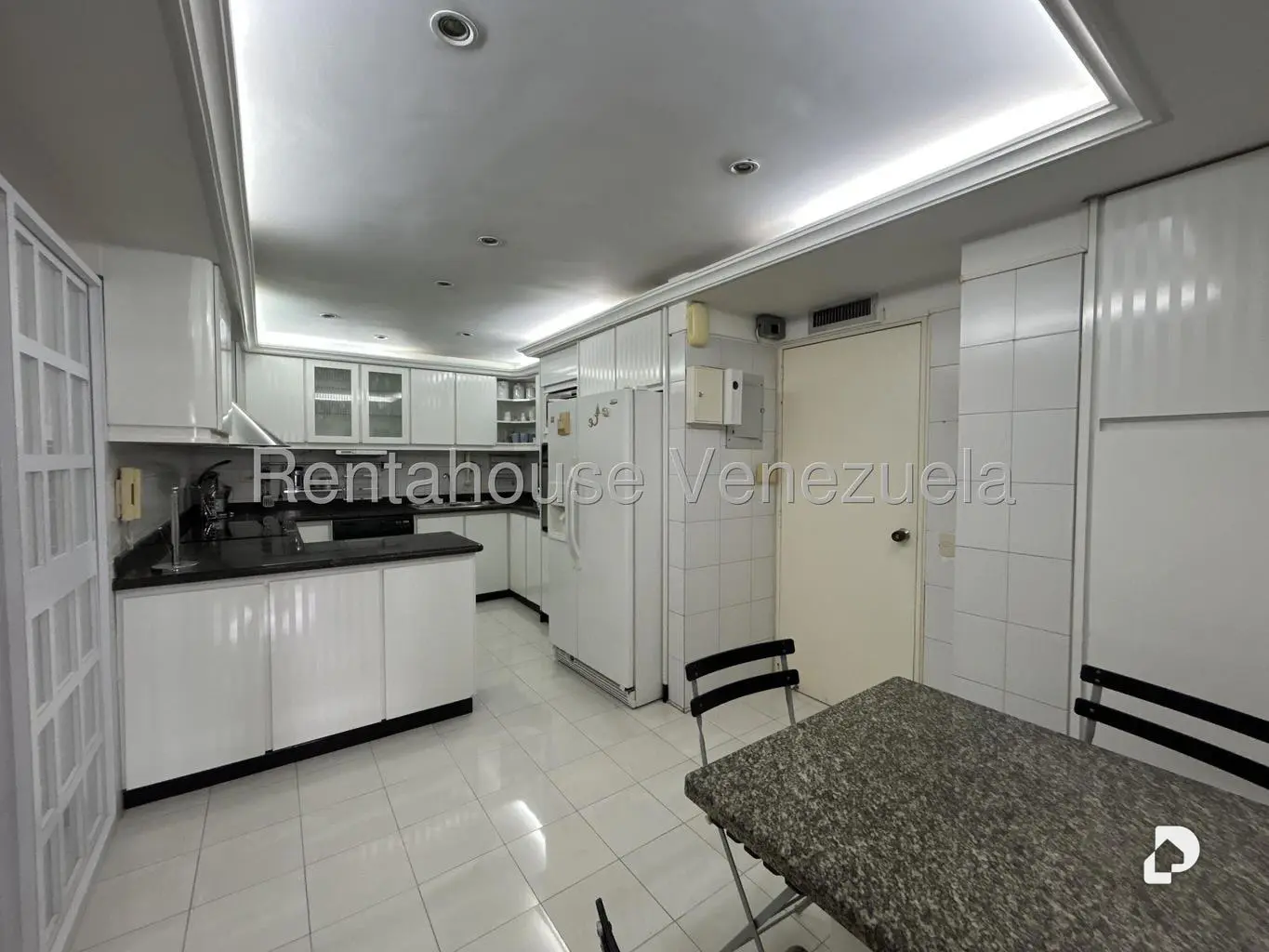 Apartamento en Los Palos Grandes, Caracas – 12