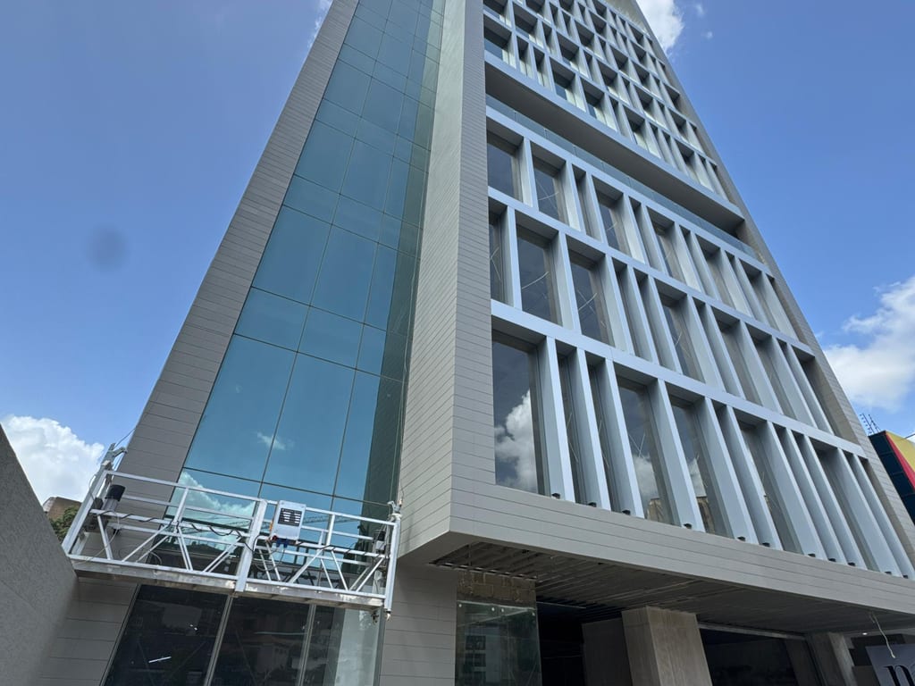 Oficina en Las Mercedes, Caracas - 1