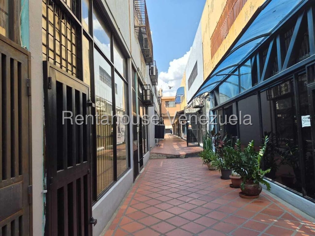 Local comercial en Zona Industrial, Valencia - 1