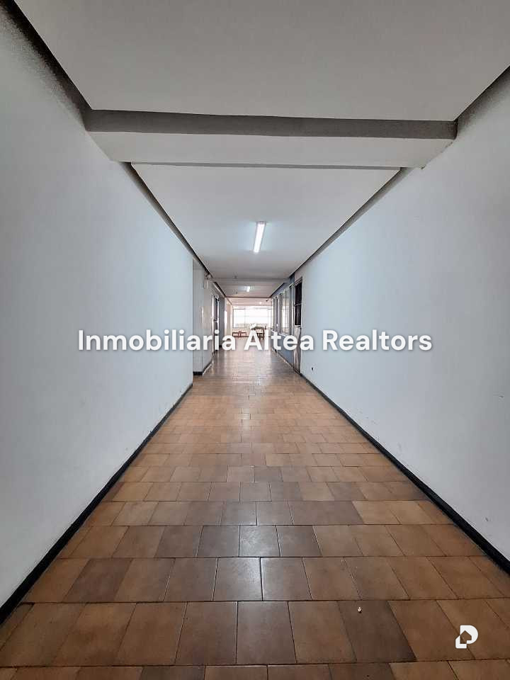 Edificio en Av. Baralt, Caracas – 13