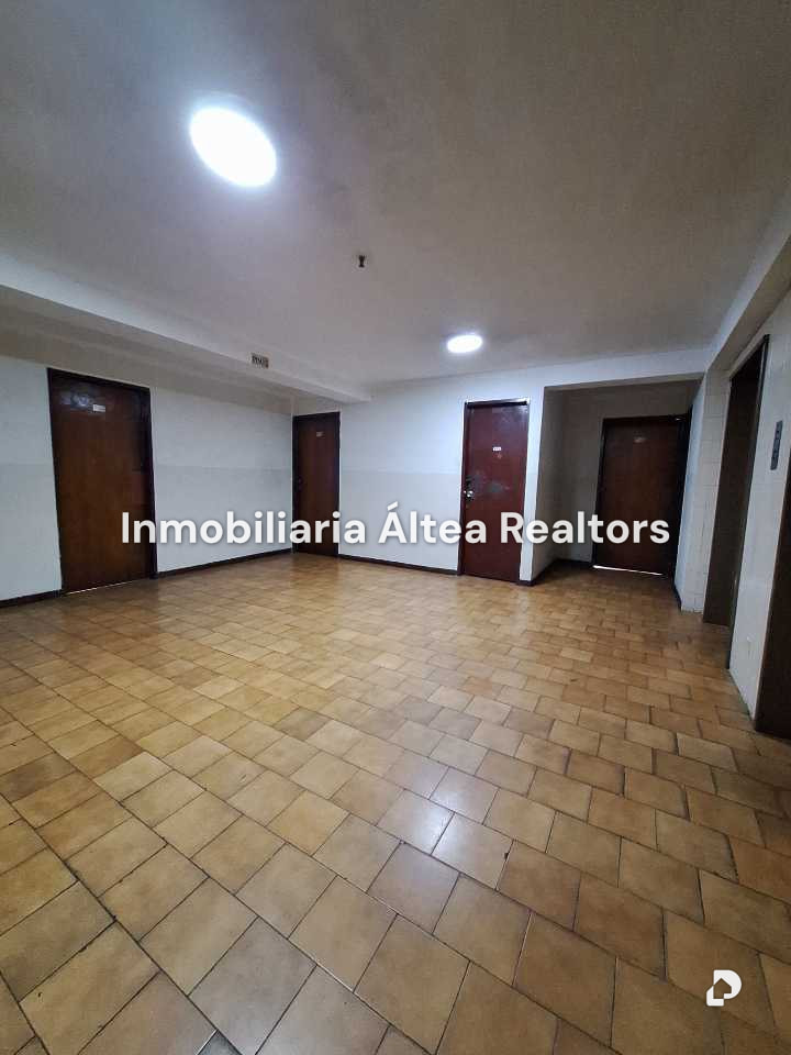 Edificio en Av. Baralt, Caracas – 11