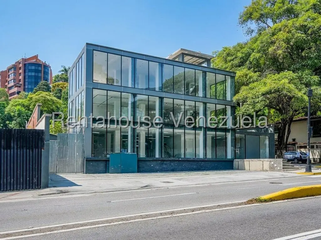 Local comercial en Chuao, Caracas - 1