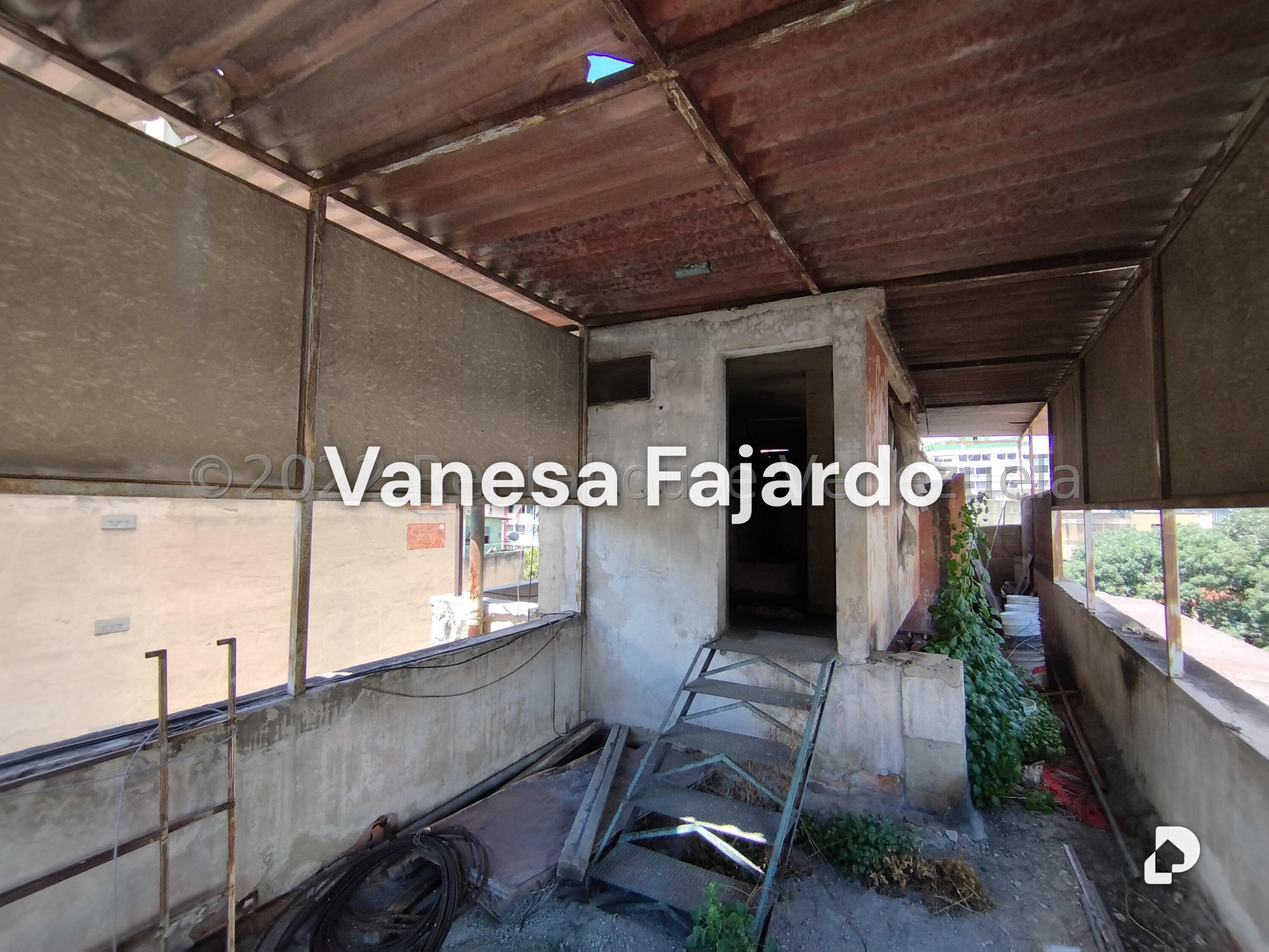 Edificio en Parroquia Santa Teresa, Caracas – 15