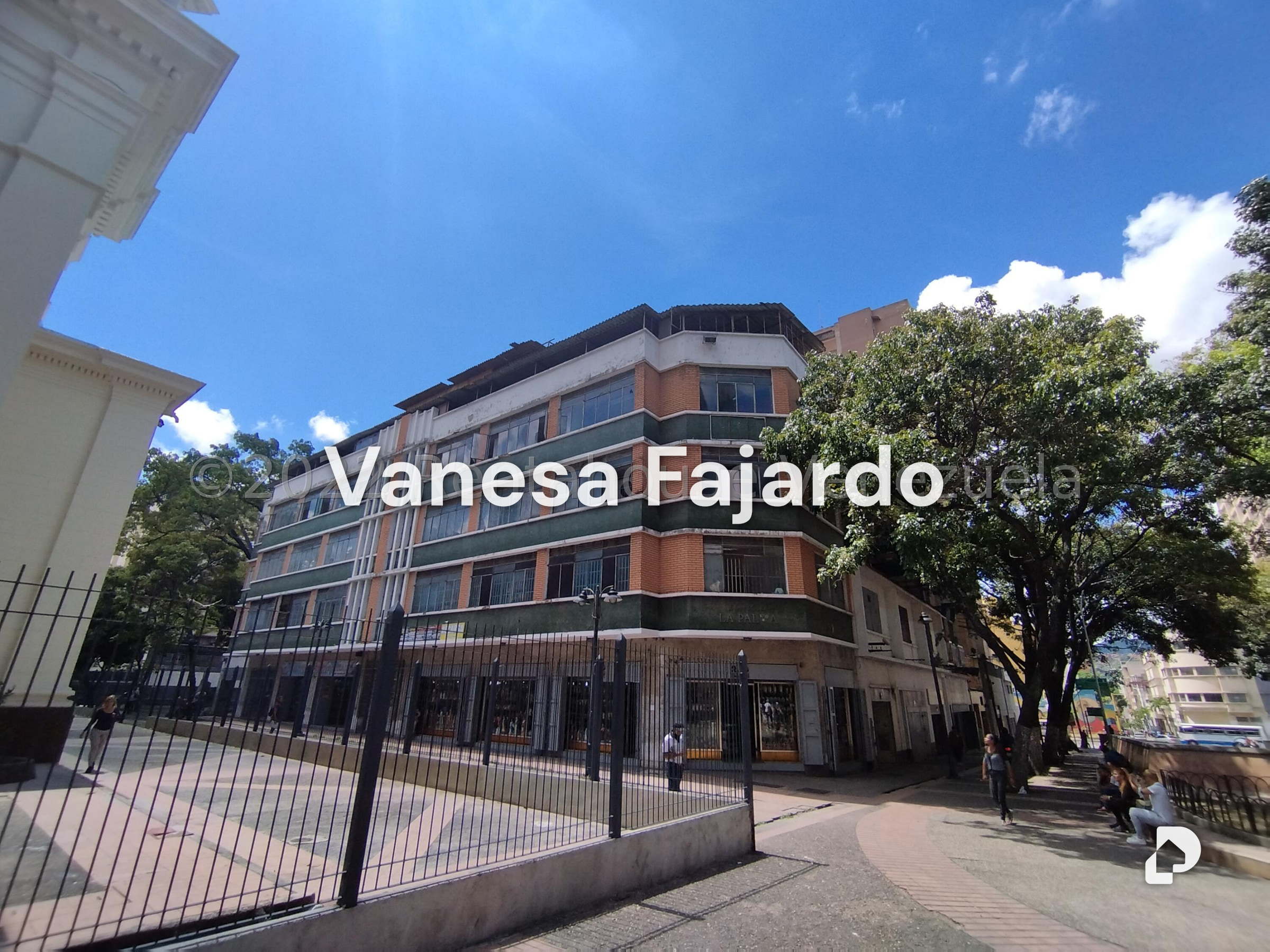 Edificio en Parroquia Santa Teresa, Caracas – 2
