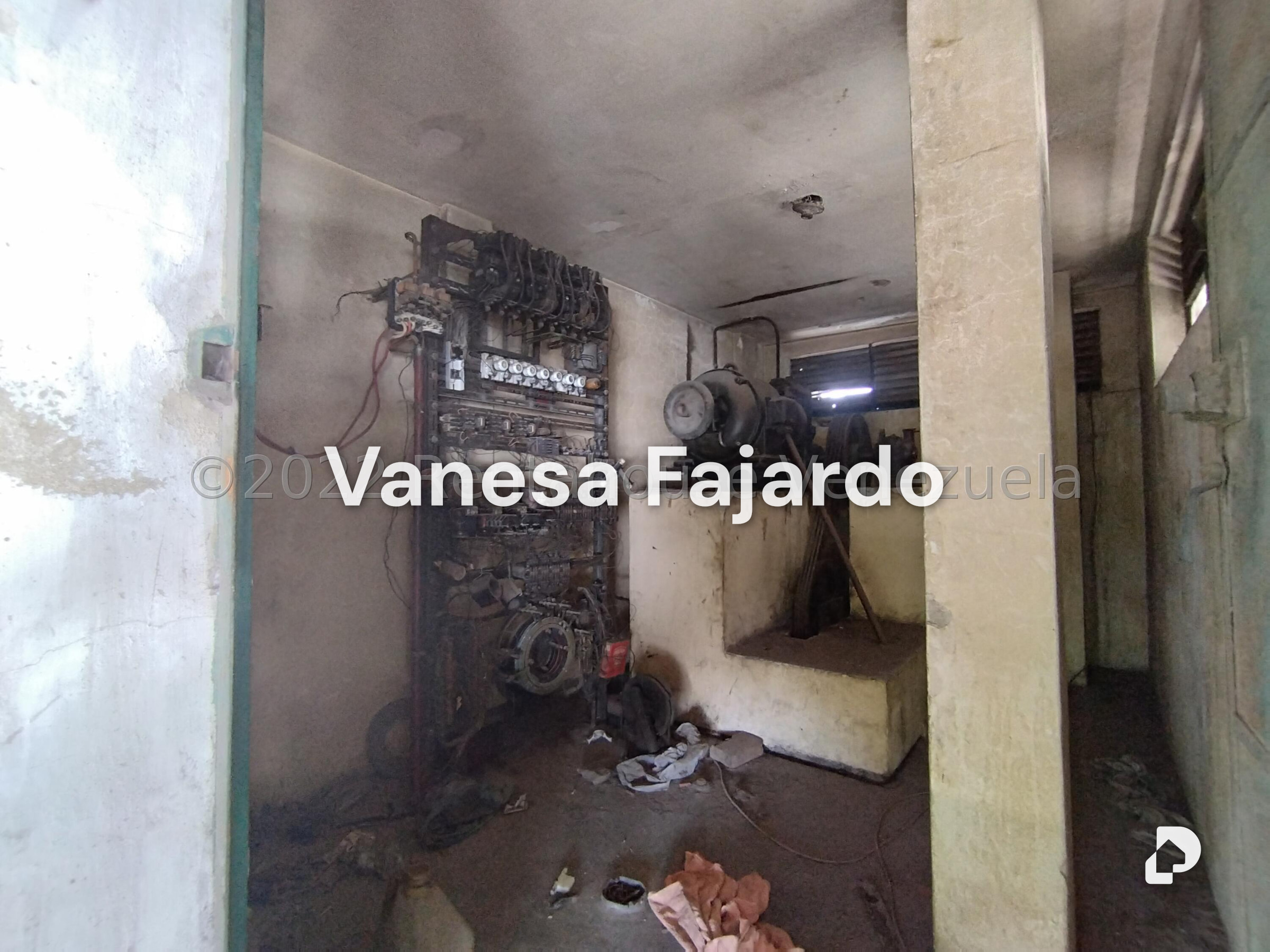 Edificio en Parroquia Santa Teresa, Caracas – 16