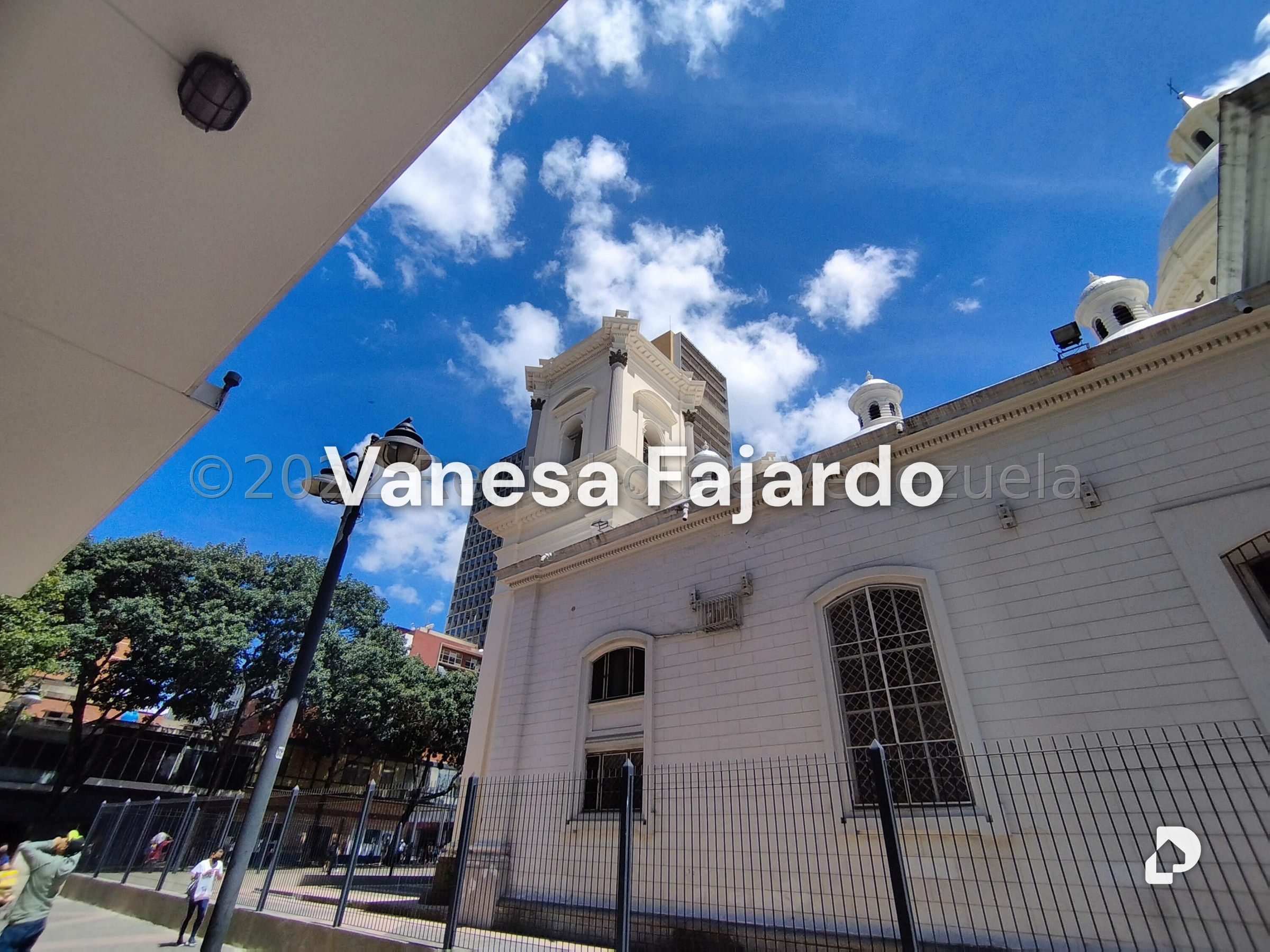 Edificio en Parroquia Santa Teresa, Caracas – 20