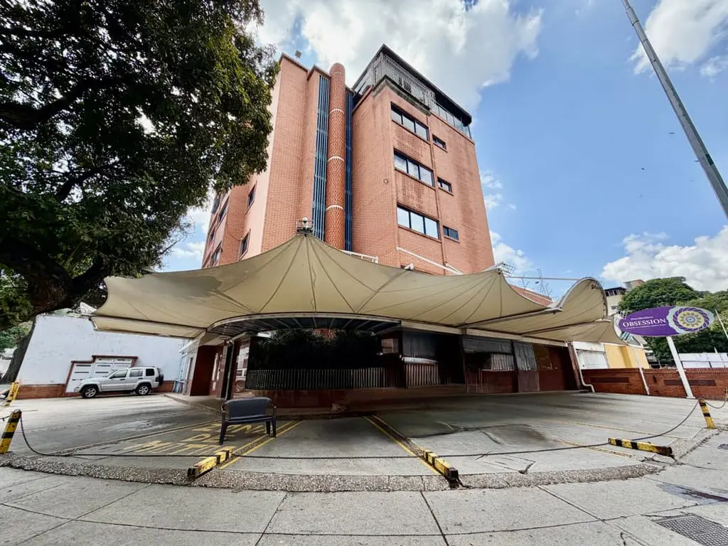Building in Santa Mónica, Caracas - 1