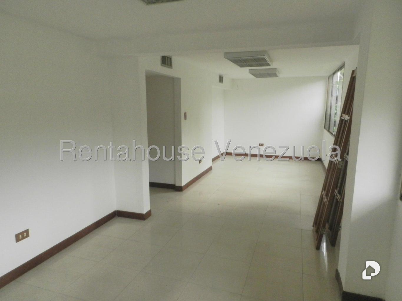 Oficina en Las Mercedes, Caracas – 30