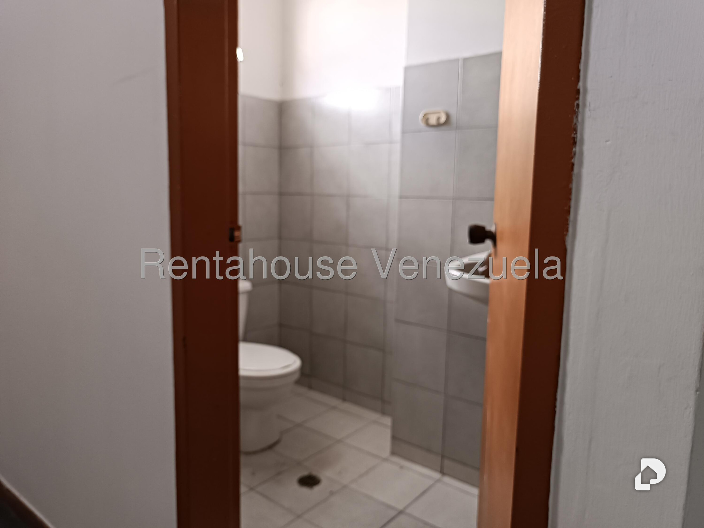 Local comercial en Club Hipico, Los Teques – 6