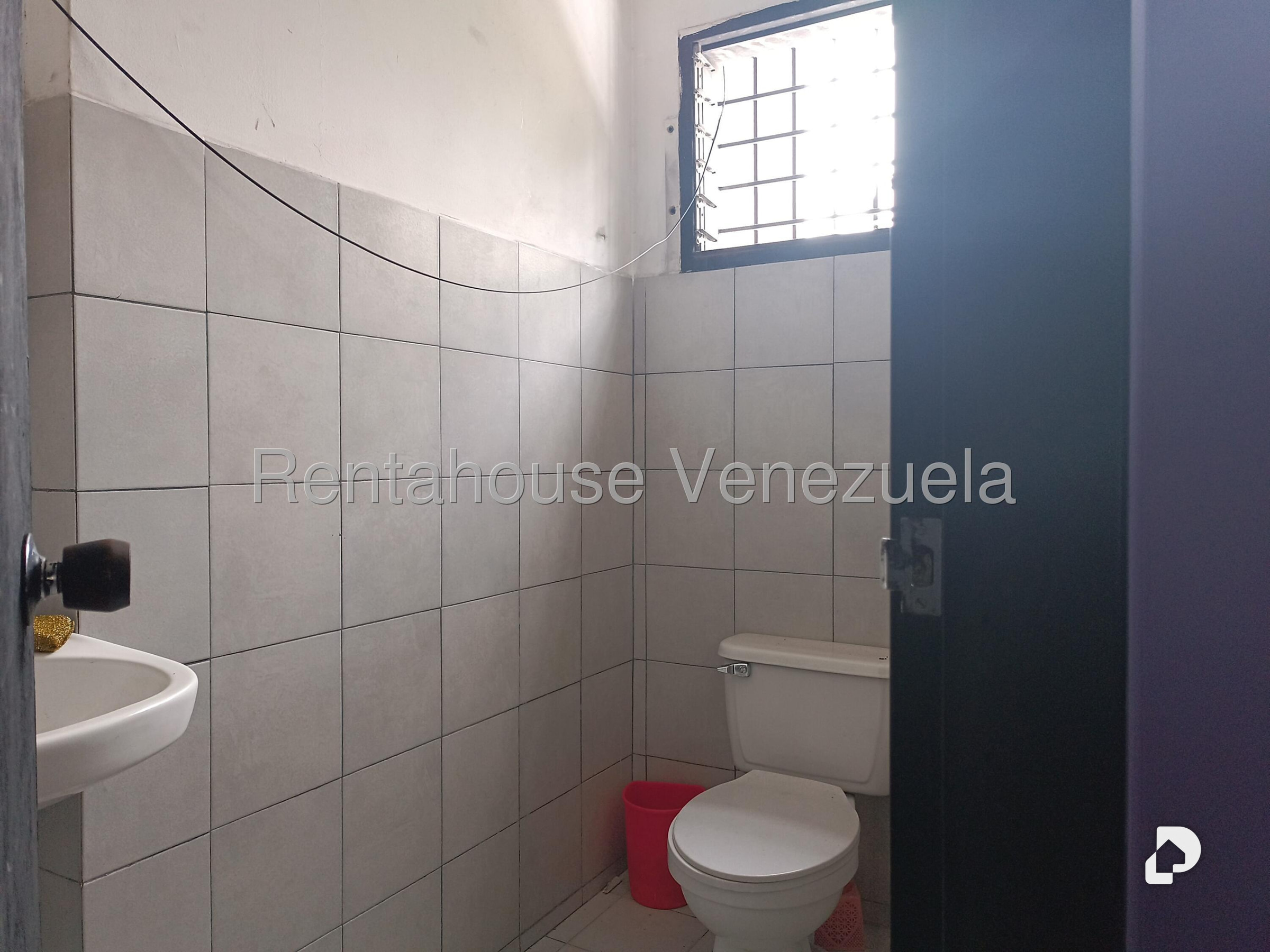 Local comercial en Club Hipico, Los Teques – 8