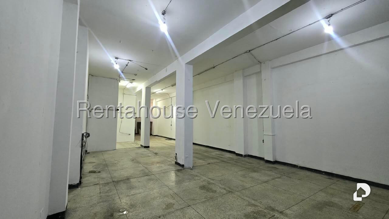 Local comercial en Parroquia La Candelaria, Caracas – 24