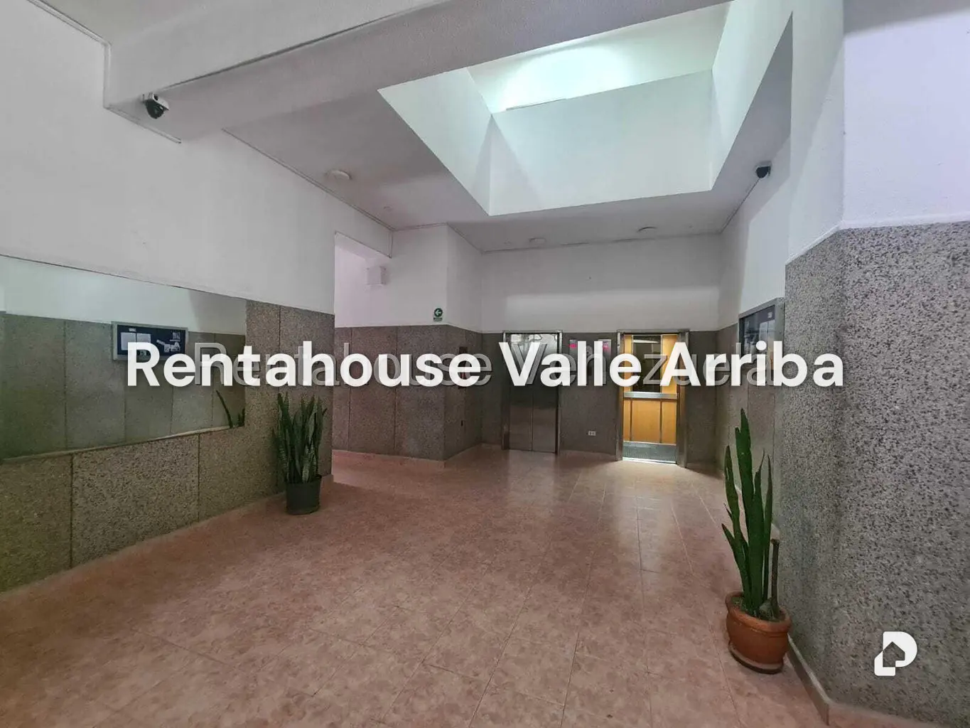 Local comercial en La Urbina, Caracas – 22