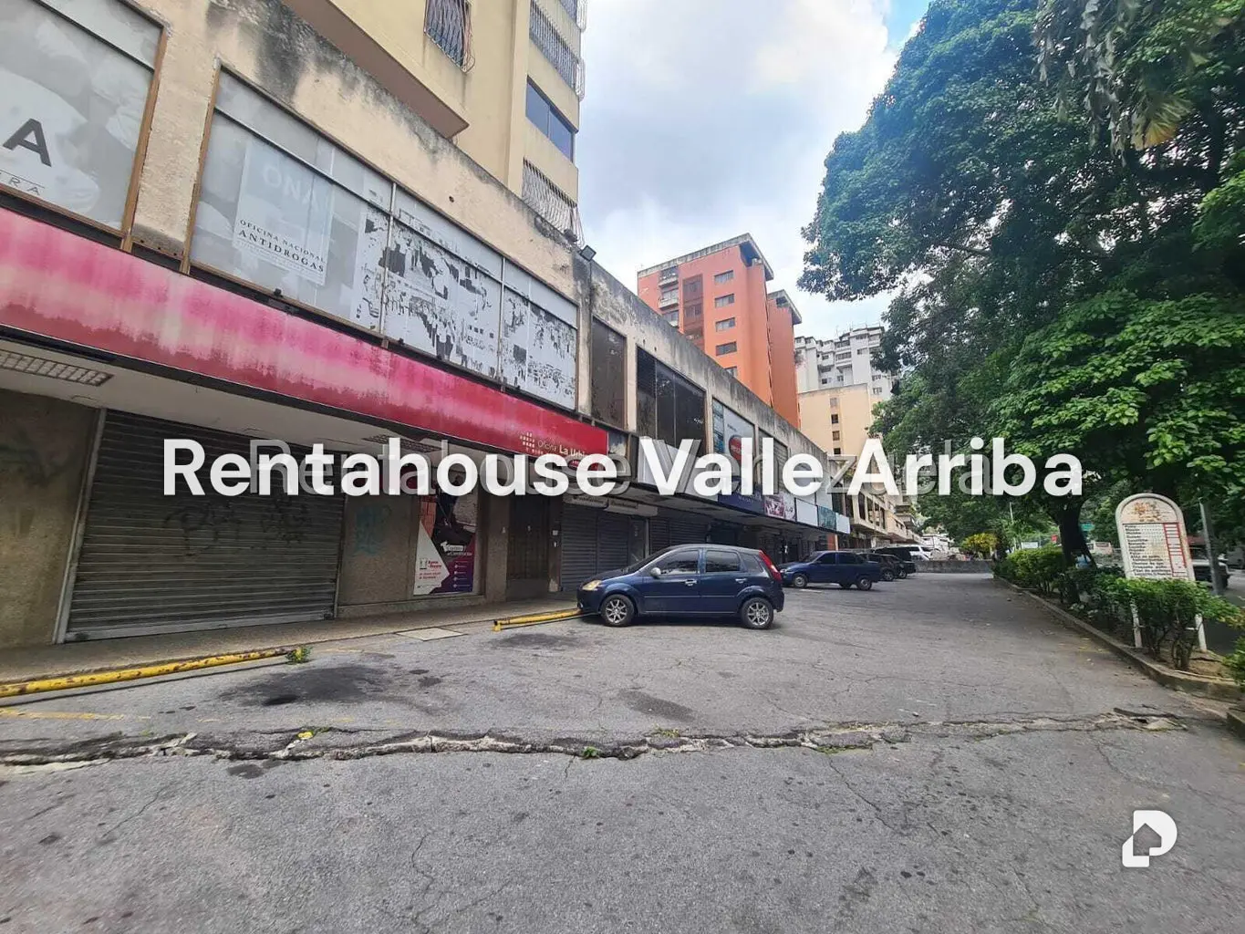 Local comercial en La Urbina, Caracas – 30