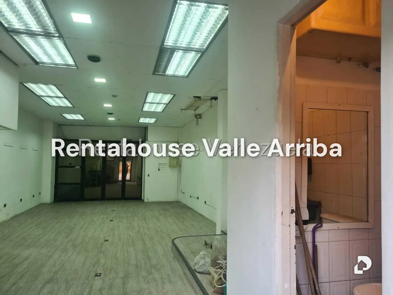Local comercial en La Urbina, Caracas – 5