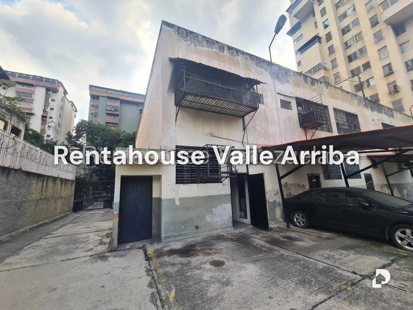 Local comercial en La Urbina, Caracas – 27