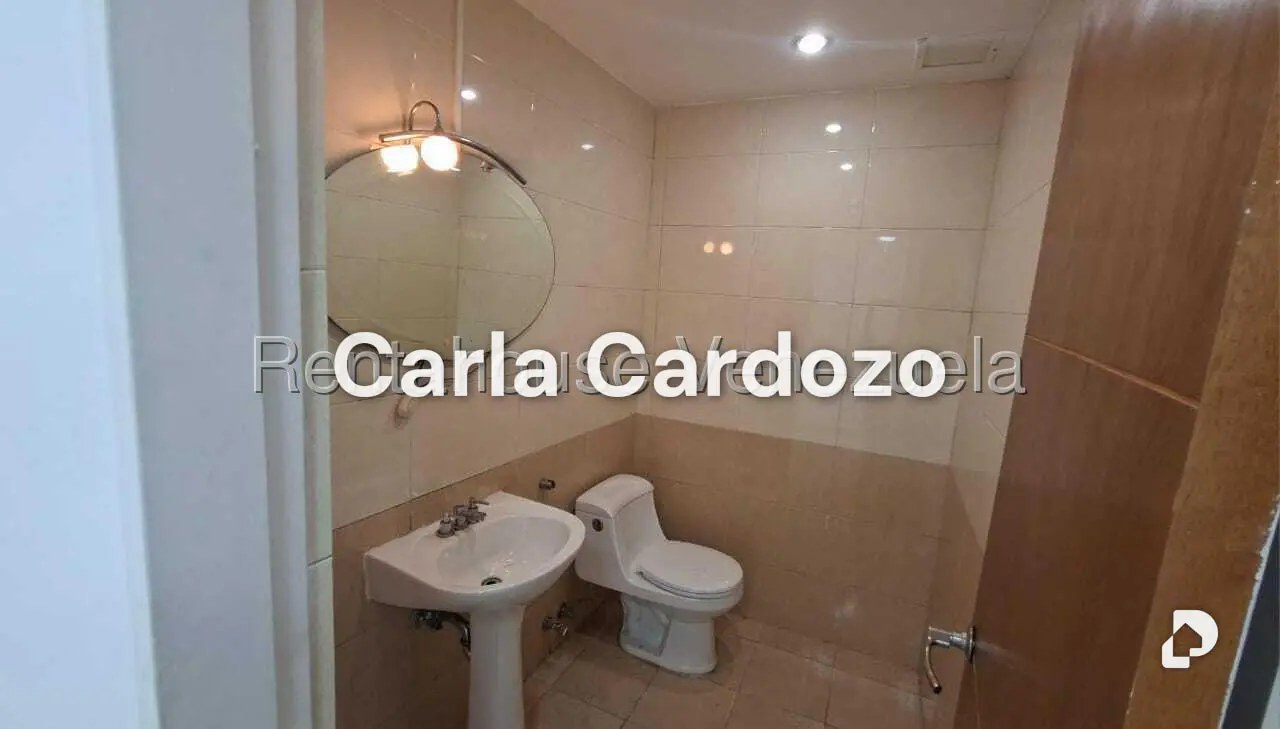 Oficina en Los Chaguaramos, Caracas – 15