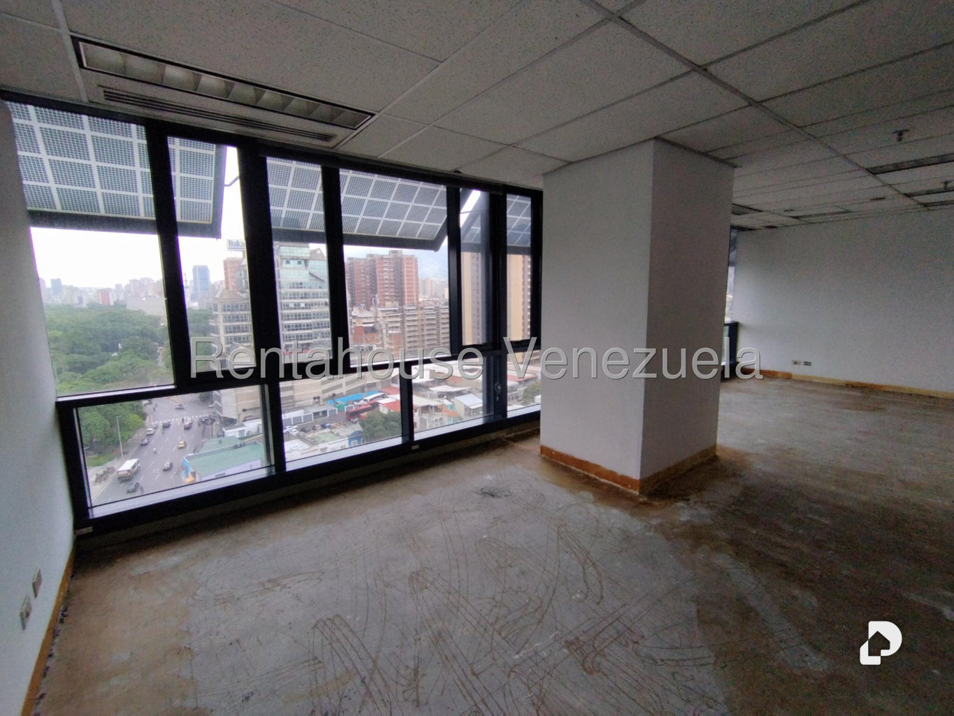 Office in Plaza Venezuela, Caracas – 6