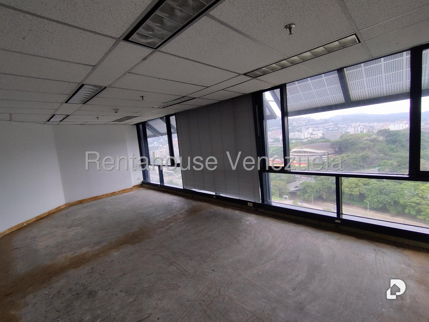 Office in Plaza Venezuela, Caracas – 4