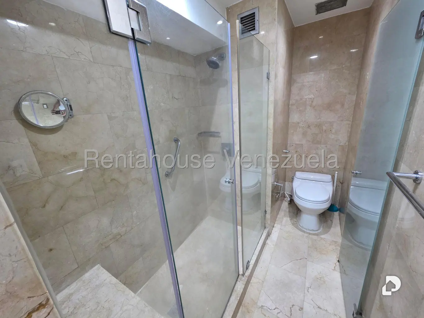 Apartamento en Campo Alegre, Caracas – 28