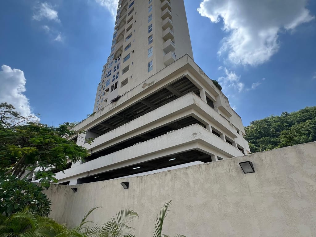 Apartamento en Ciudad Jardín Mañongo, Naguanagua - 1