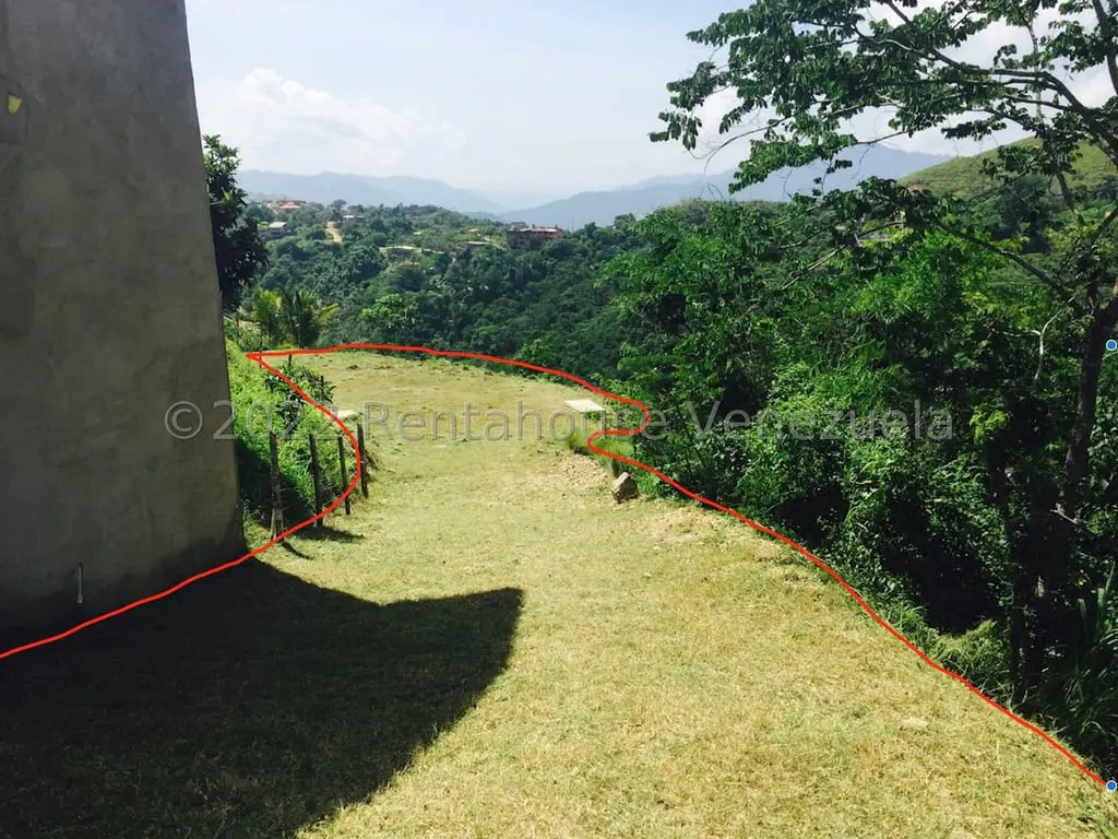 Land in Caracas - 1