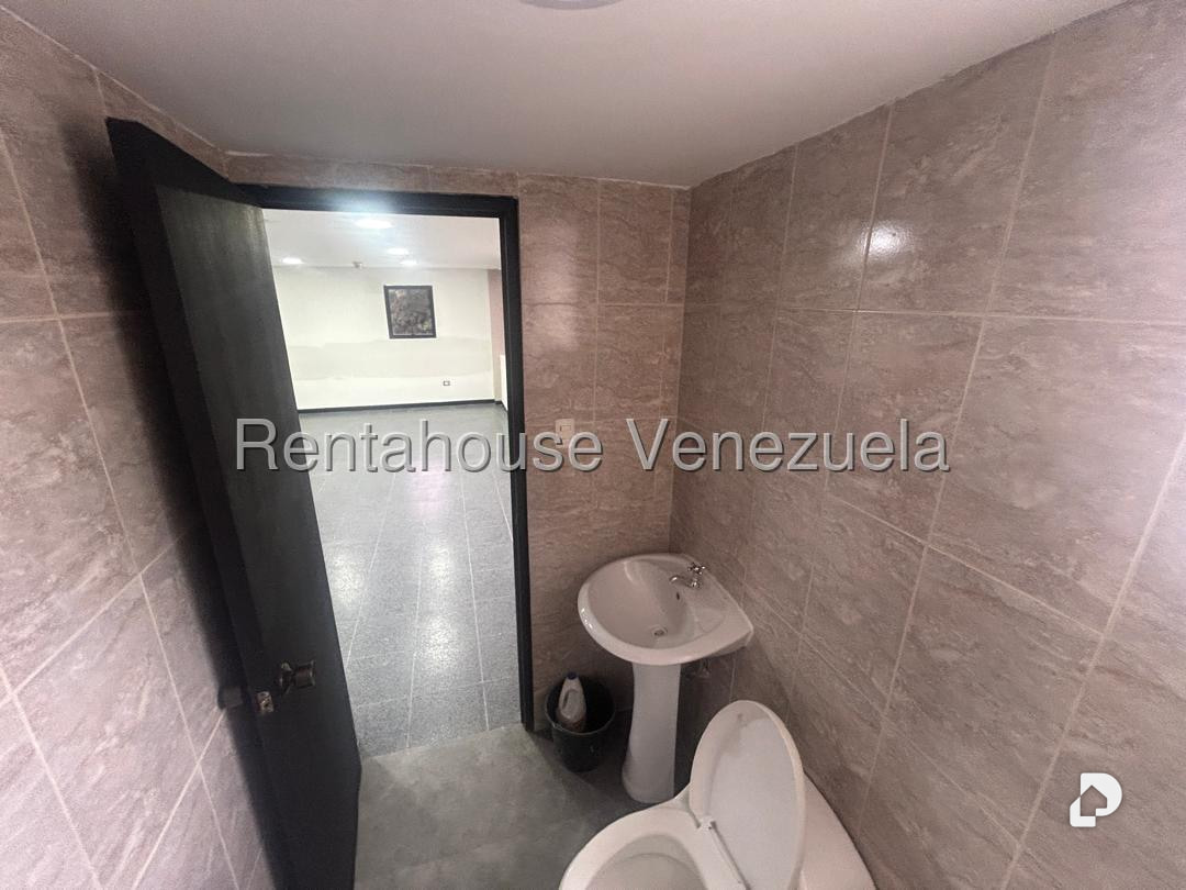 Local comercial en Las Mercedes, Caracas – 12