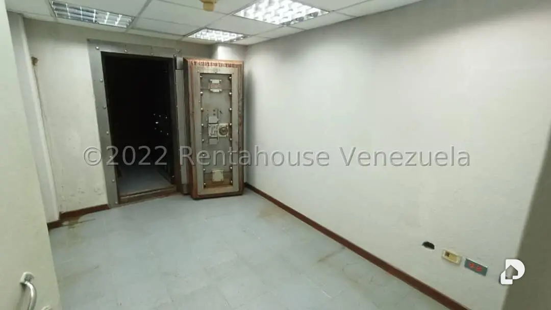 Local comercial en Santa Rosa de Lima, Caracas – 12