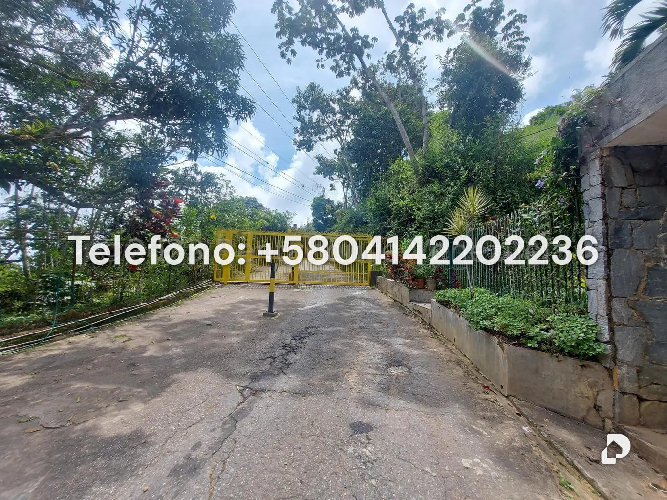 Land in Oripoto, Caracas – 1