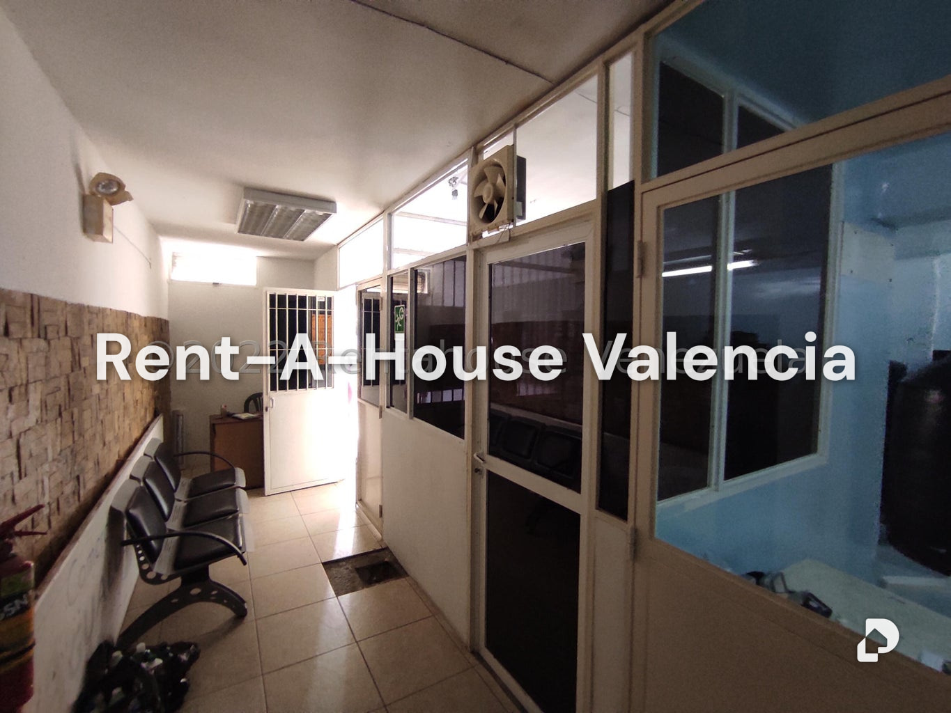Commercial space in Parque Valencia, Valencia – 168