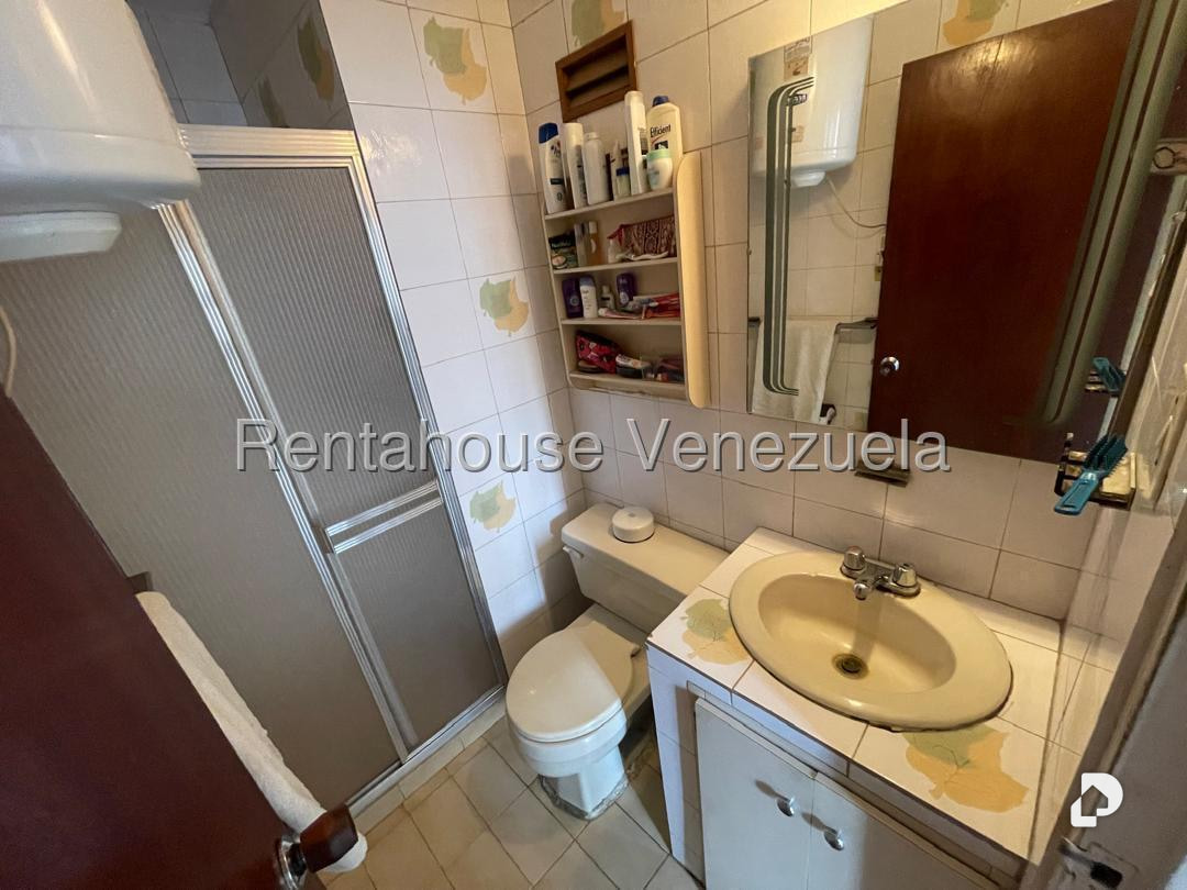 Apartamento en Parroquia Santa Rosalía, Caracas – 12