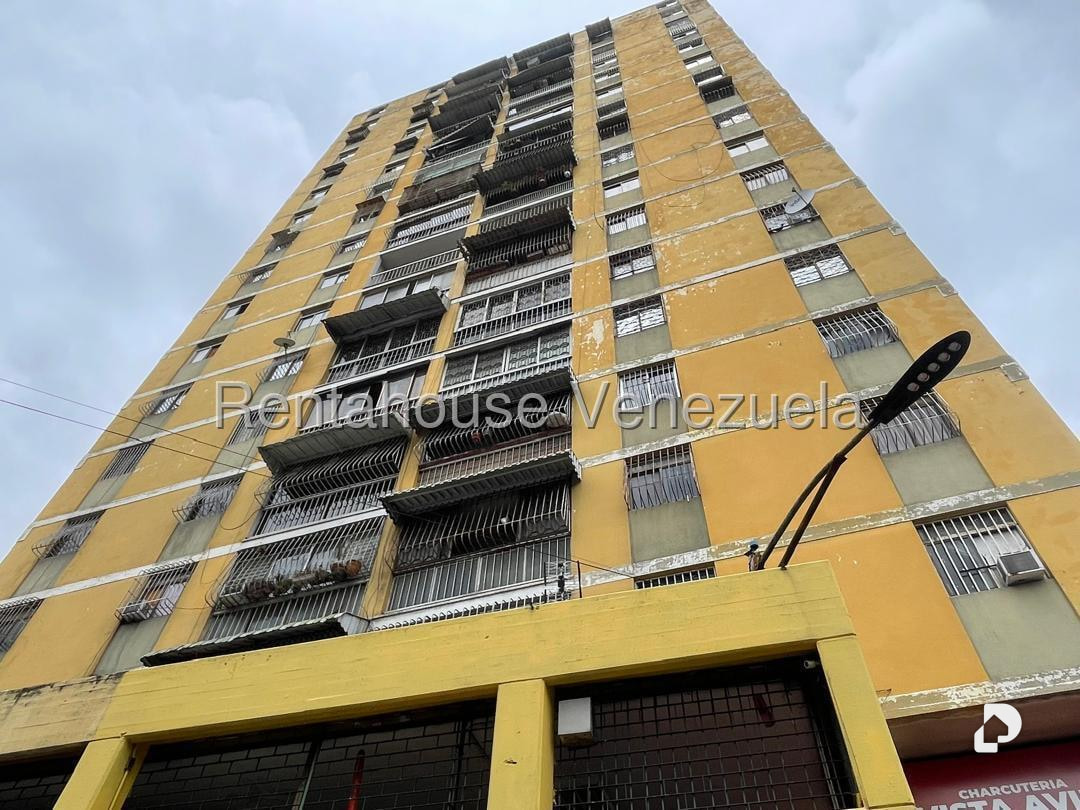 Apartamento en Parroquia Santa Rosalía, Caracas – 23